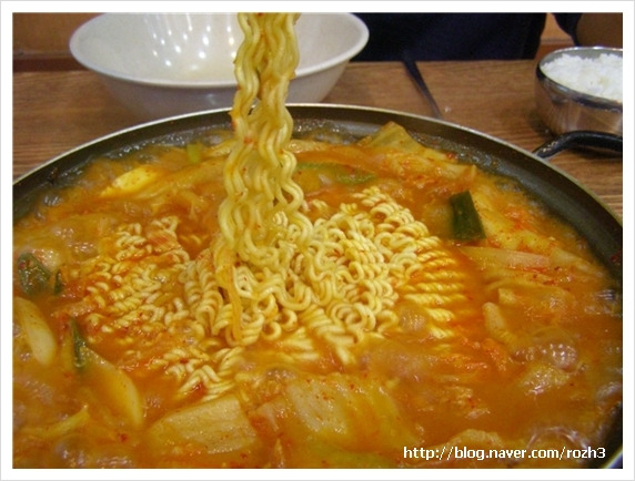 돈가네 김치찌개 이미지