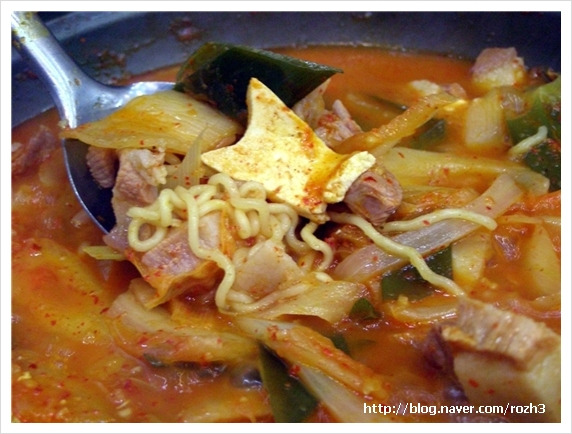 돈가네 김치찌개 이미지